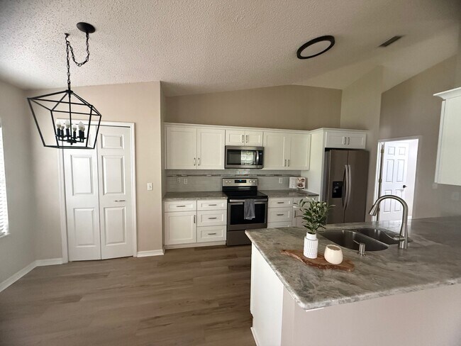 Building Photo - 1744 Arash Cir