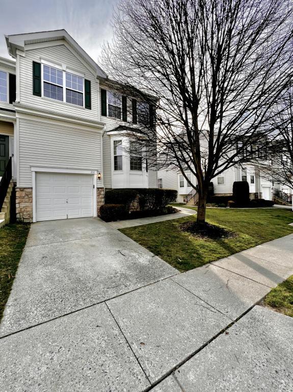 Primary Photo - 211 Hawthorne Way