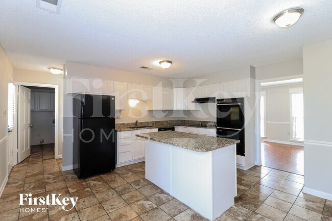 Foto del edificio - 8688 Chimneyrock Blvd.