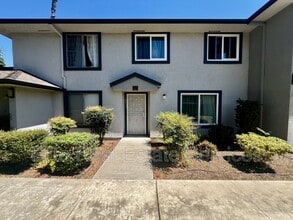 Building Photo - 10633 Aristocrat Ct