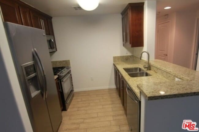 Building Photo - 11925 Kling St