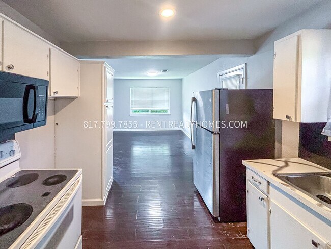Building Photo - 510 Slaughter Ln