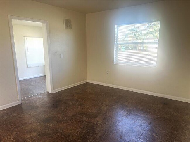 Foto del edificio - 3050 NW 5th Ct