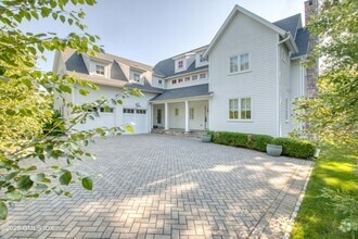 Building Photo - 507 River Rd
