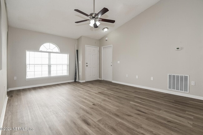 Building Photo - 5645 English Oak Dr