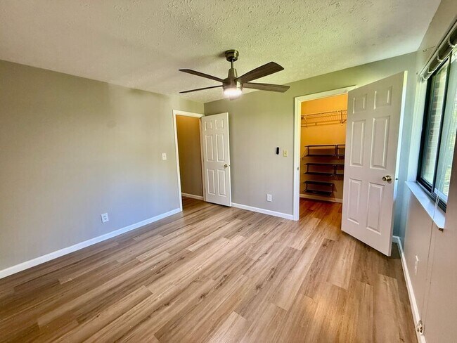 Foto del edificio - 7631 Montgomery Rd
