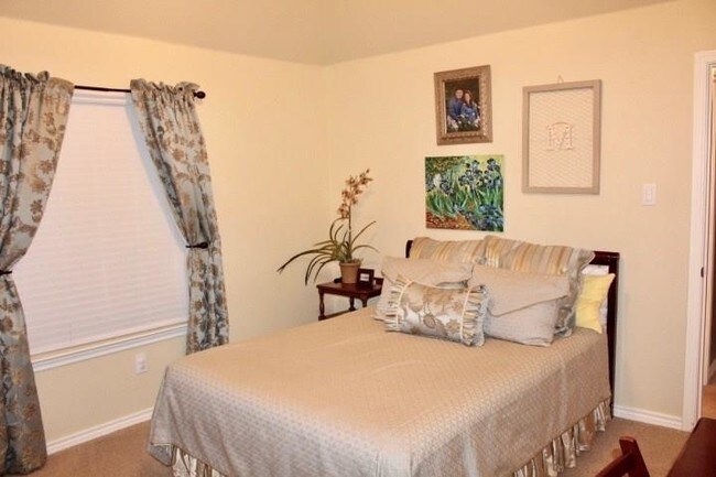 Foto del edificio - 3316 Castlewood Blvd