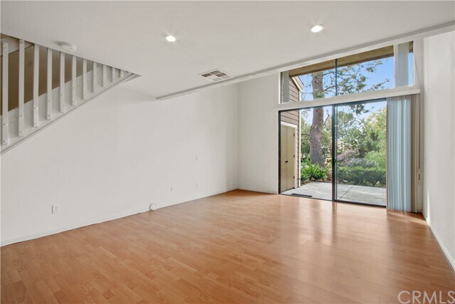 Building Photo - 116 Lakepines