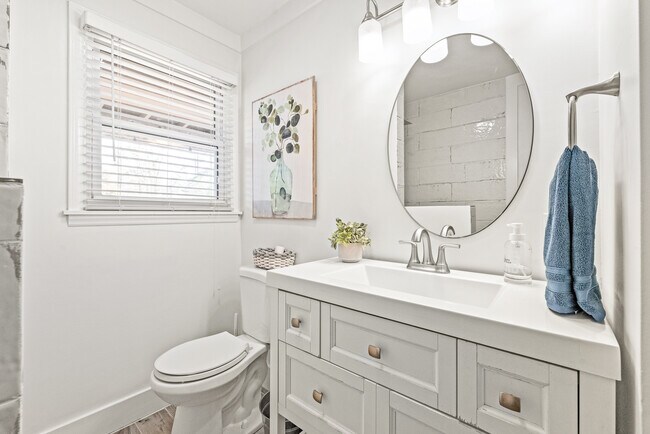 Foto del edificio - 5015 Baylor Dr