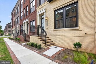 Building Photo - 5017 E Dulcet Dr