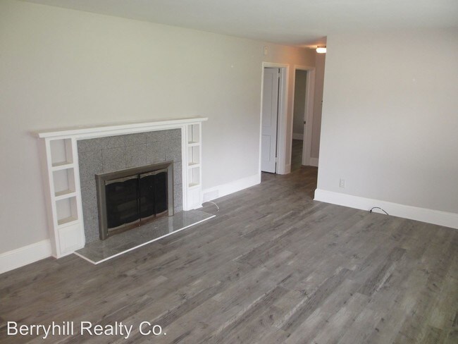 Building Photo - 3 br, 1 bath House - 1100 Dresden Dr