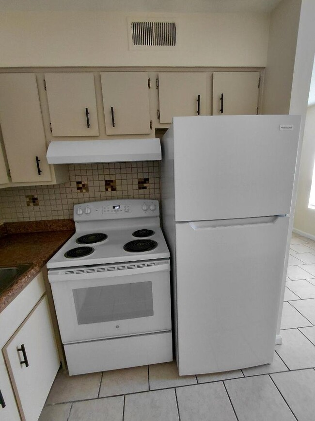 Photo - 4401 Newport Rd Apartment
