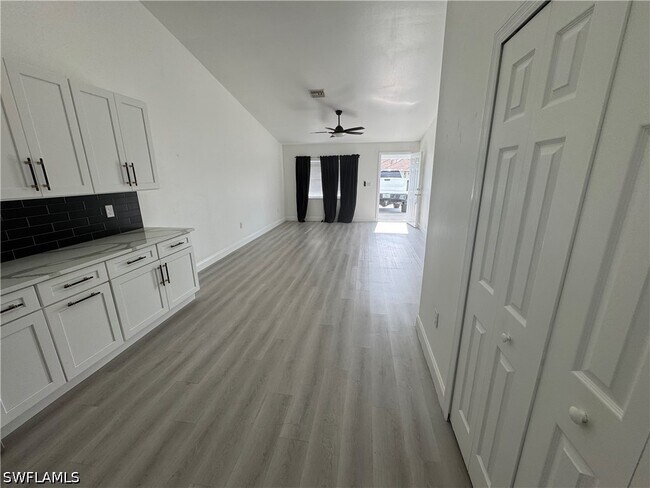 Foto del edificio - 7296 Pebble Beach Rd