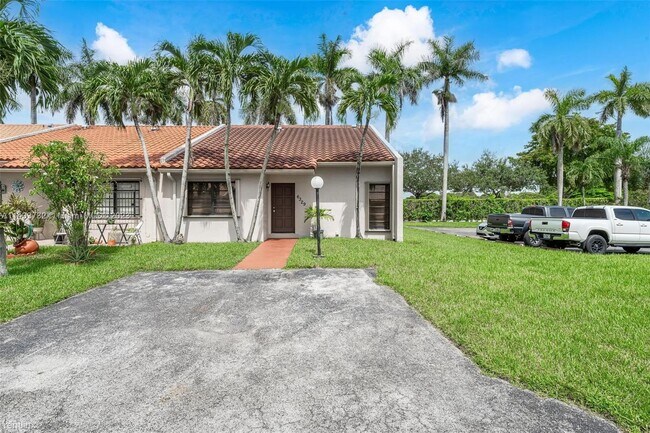 Foto del edificio - 3 br, 2 bath Townhome - 6329 SW 147th Ct