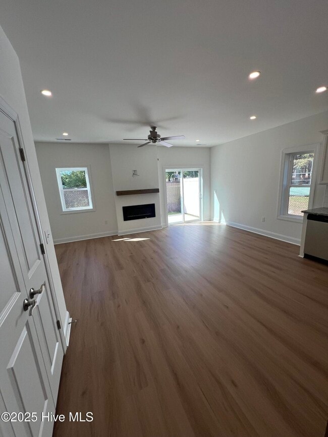 Building Photo - 257 Townhome Ln
