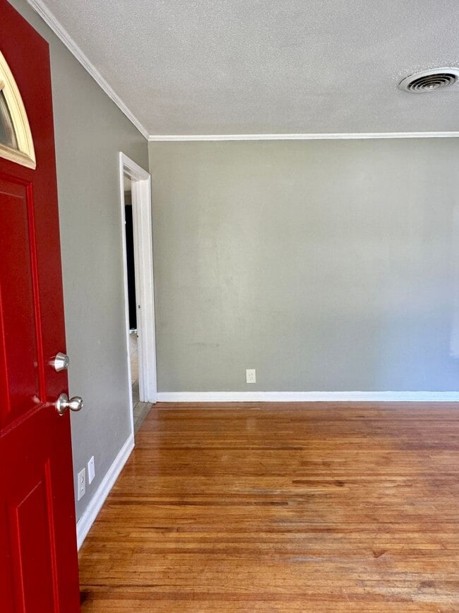 Building Photo - Beautifully Updated 3-Bedroom, 2-Bath Home...