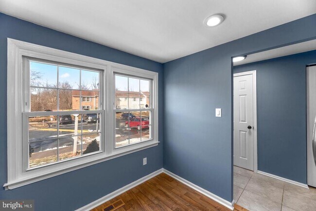 Foto del edificio - 5333 King Arthur Cir