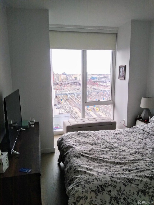 Foto del edificio - 28-40 Jackson Avenue