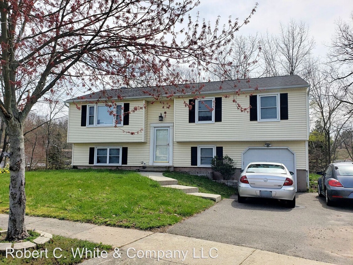 Primary Photo - 3 br, 1 bath House - 67 Sage Hill Rd