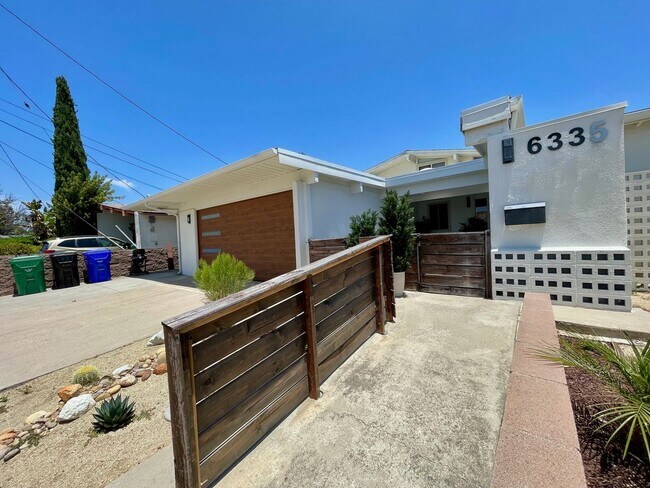 Foto del edificio - Gorgeous Mid century Modern home in San Carlos