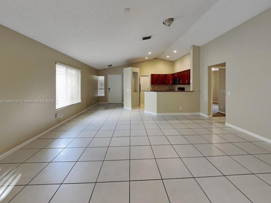 Foto principal - 9667 SW 3rd St