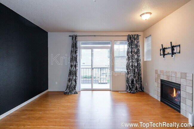 Building Photo - 477 NE Edgeway Drive