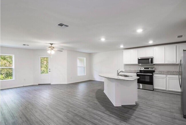 Building Photo - 667 Bay Leaf Dr