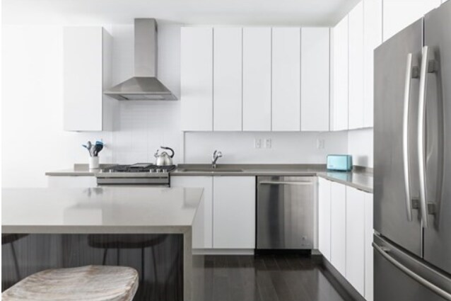 Primary Photo - 2 W 6th St