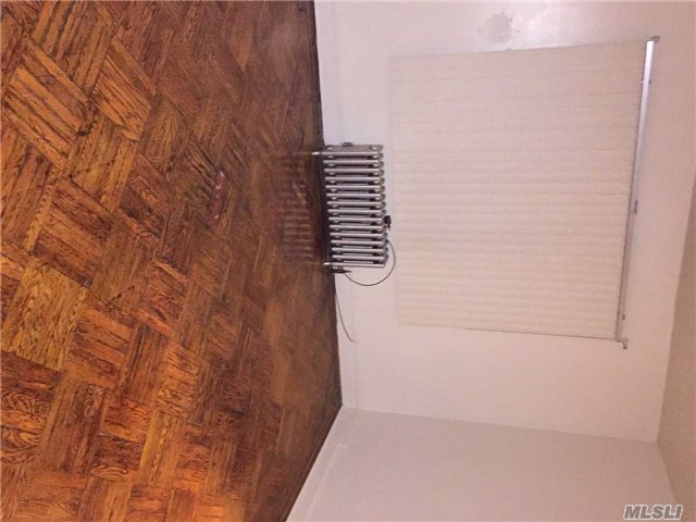 Foto del edificio - 228-24 Mentone Ave