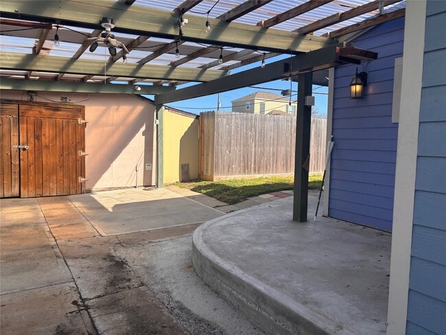 Building Photo - 1310 Harris Way