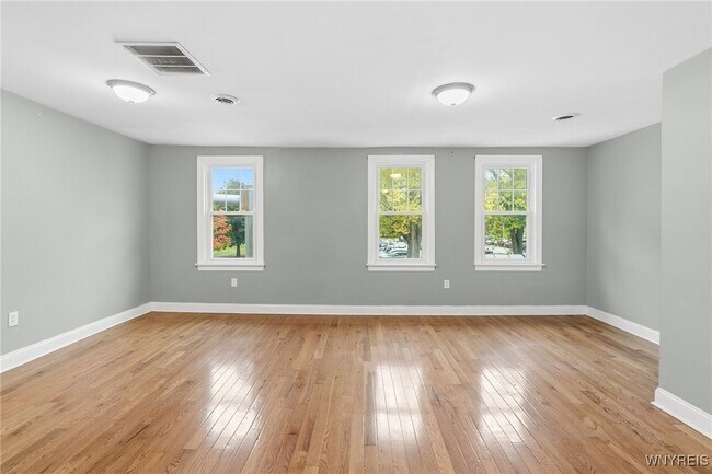 Foto del edificio - 2342 Seneca St