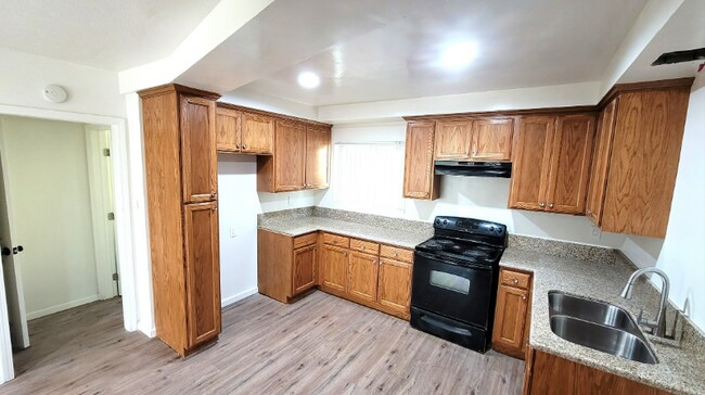 Foto del edificio - 11516 Eucalyptus Ave