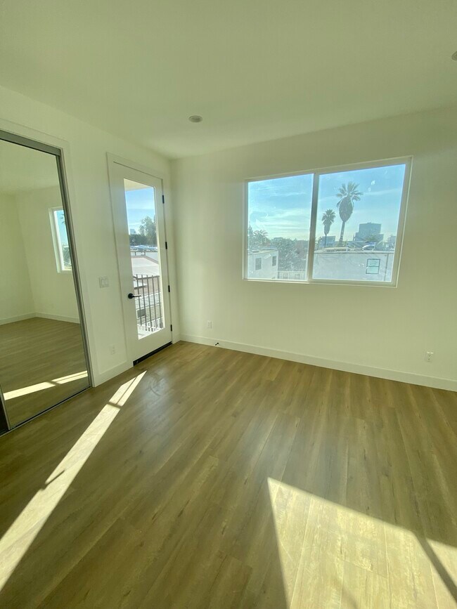 Foto del edificio - 161 S Hoover St