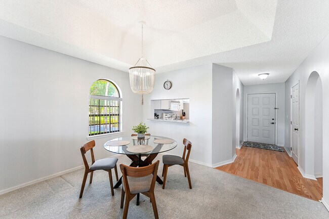 Foto del edificio - 212 Deerwood Cir
