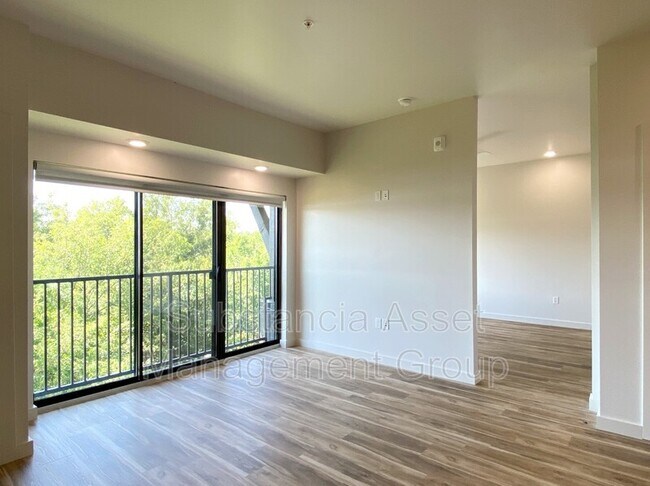 Building Photo - 1683 Midtown Pl