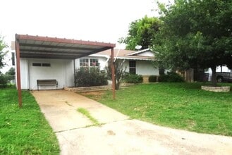Building Photo - 1616 Longview St
