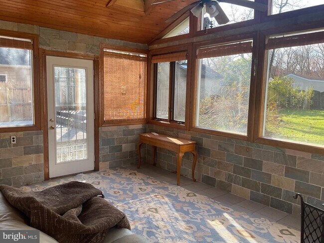 Building Photo - 334 Larch Rd