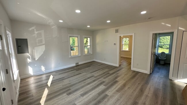 Building Photo - 422 Elbo Ln