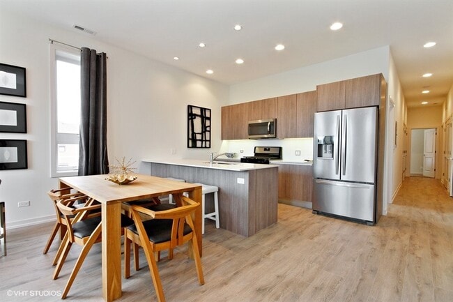 Building Photo - 4119 N Narragansett Ave