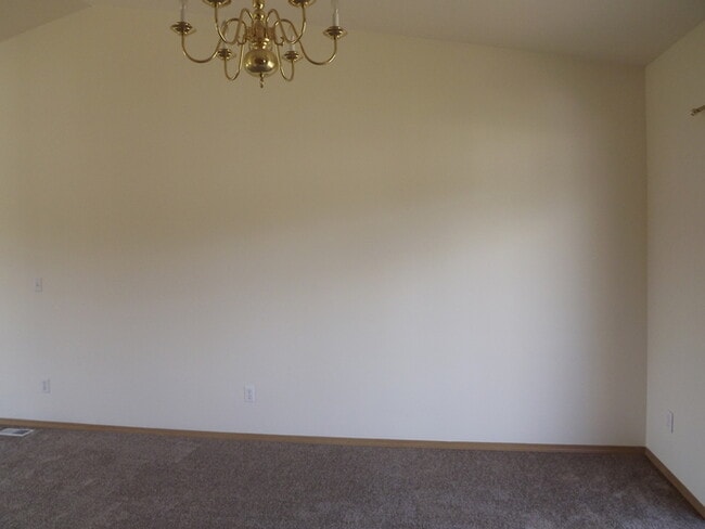 Foto del edificio - Wonderful Split-Level 3 bedroom 2 bath hom...