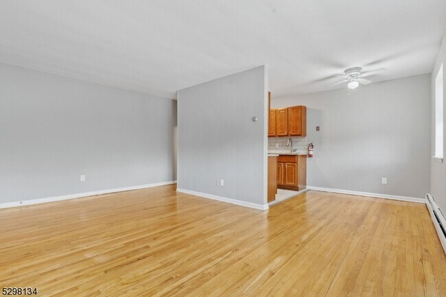 Building Photo - 138 Roseland Ave