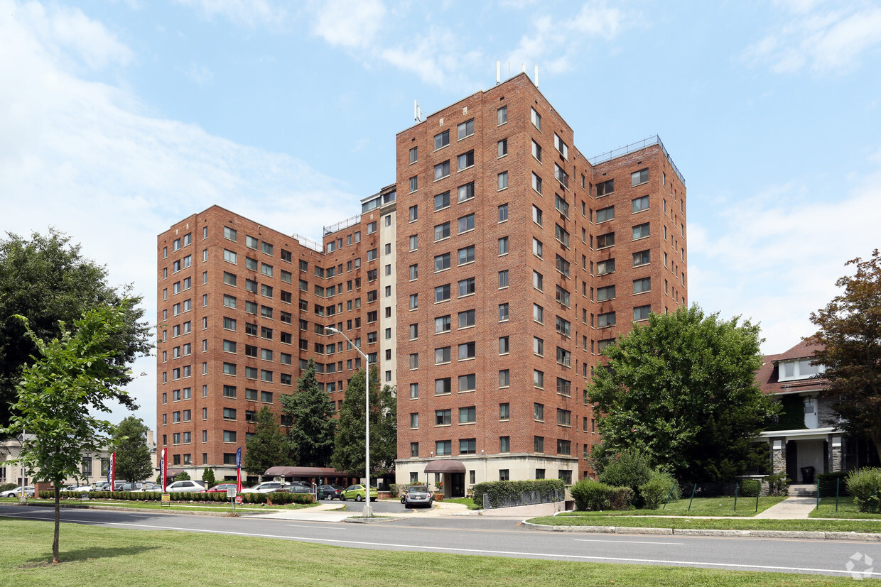 River Plaza Apartments - River Plaza