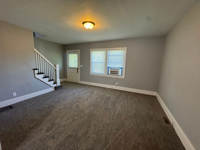 Foto del edificio - For Rent – Pet-Friendly 2 Bed, 1 Bath Town...