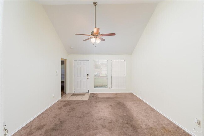 Foto del edificio - 17 Yary Dr