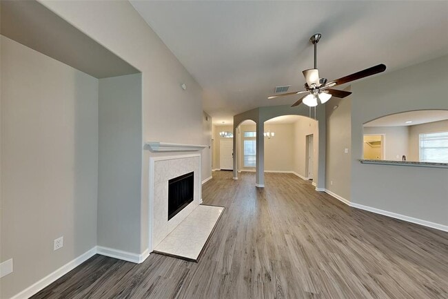 Foto del edificio - 8831 Aberdeen Oaks Dr