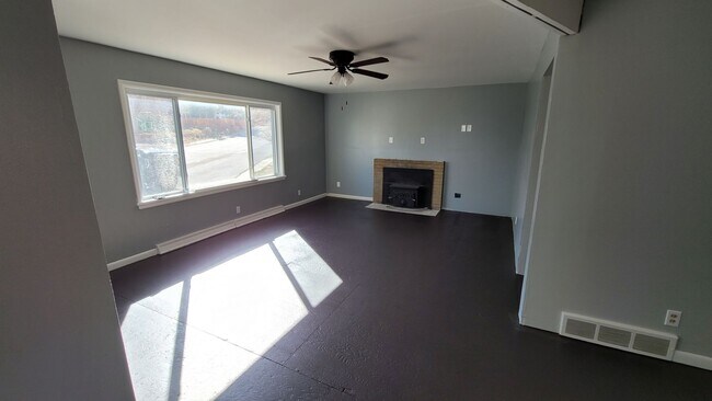 Building Photo - 1115 Nieman St