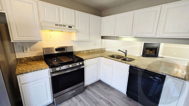 Building Photo - 1695 Barrington Overlook