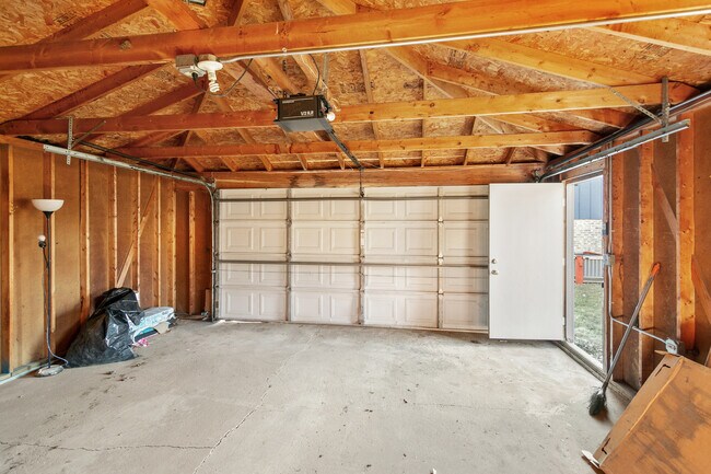Building Photo - 922 E 155th St