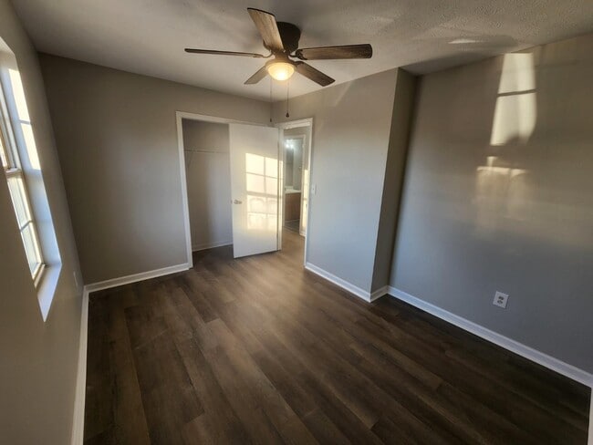 Building Photo - 132 Cardinal Dr