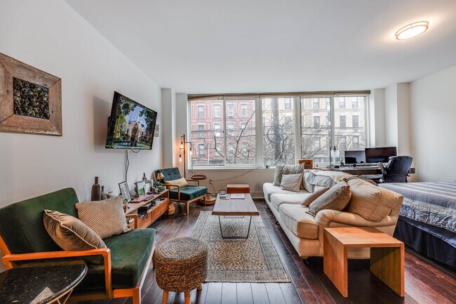 Foto del edificio - 1100 Maxwell Ln